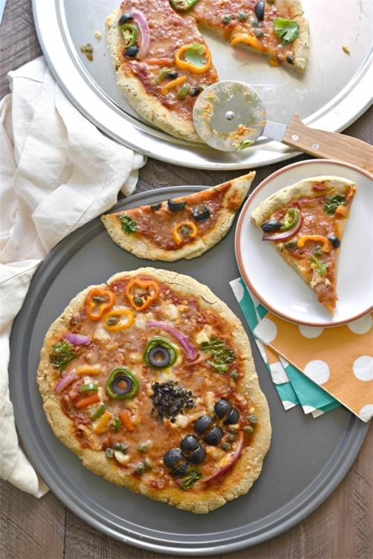 alkuperäiset pizzan täytteen ideat halloween kallo