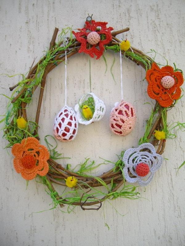 pääsiäisen käsityöideoita pääsiäisen seppeleen kukkia pääsiäismunia