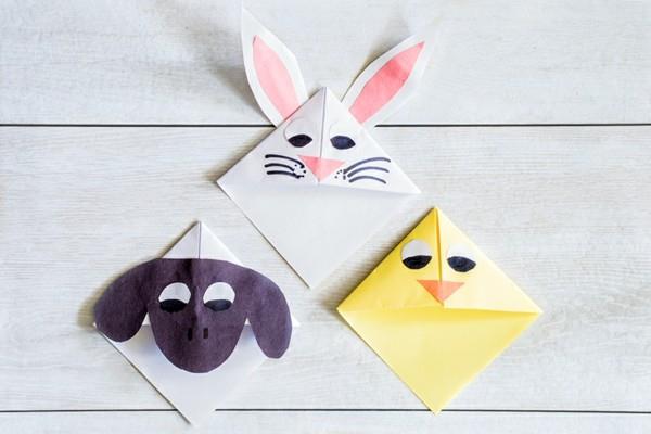 Pääsiäisen käsitöitä paperin kirjanmerkeillä pääsiäispupu karitsa