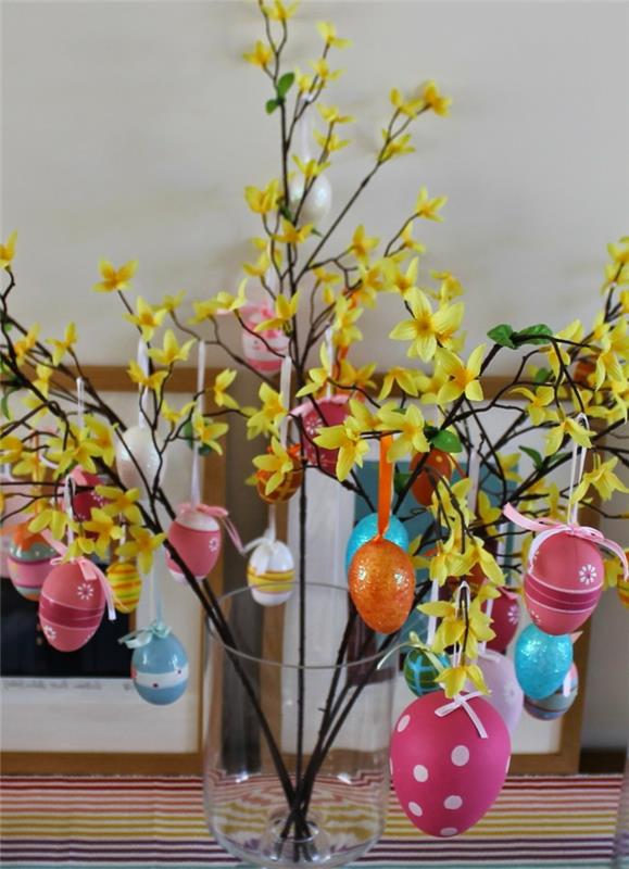 pääsiäiskoriste värilliset pääsiäismunat riippuvat kukat