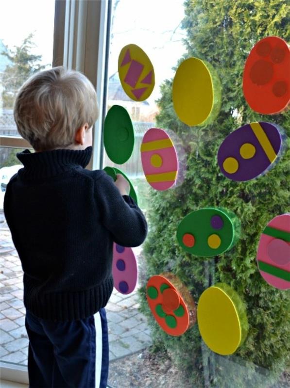 pääsiäiskoriste -ikkuna Tee värilliset pääsiäismunat ikkunan koristelu itse