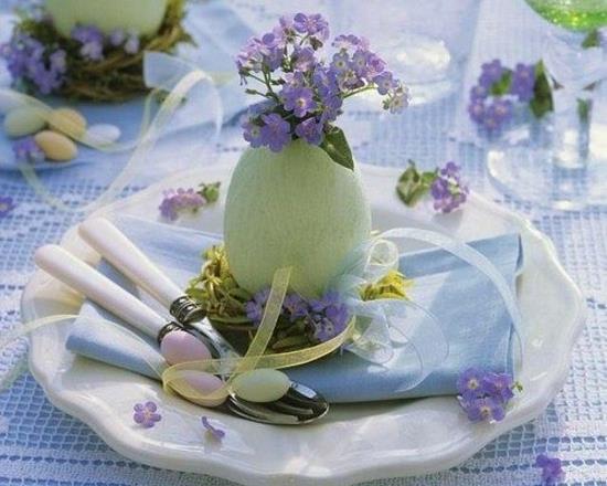 pääsiäisen koristeluideoita pääsiäismunia pöytäkoristeita kukkia