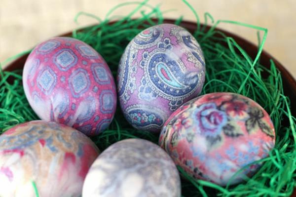 pääsiäinen koristelu pääsiäismunat koristavat värikkäitä