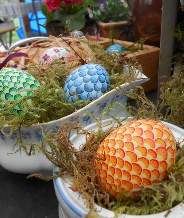 pääsiäinen koristelu pääsiäismunat lohikäärmeen munat värikkäitä