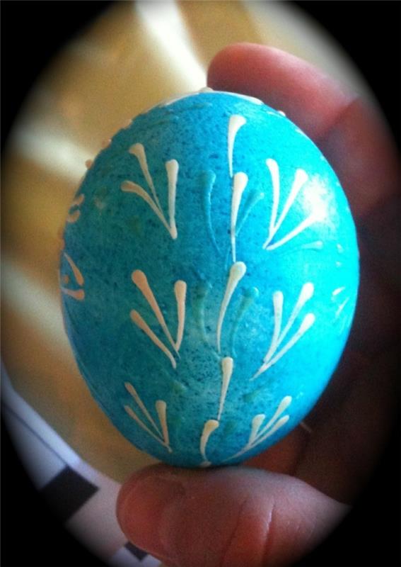 maalaa pääsiäismunat koristele pääsiäismunat tee värikkäitä munia itse