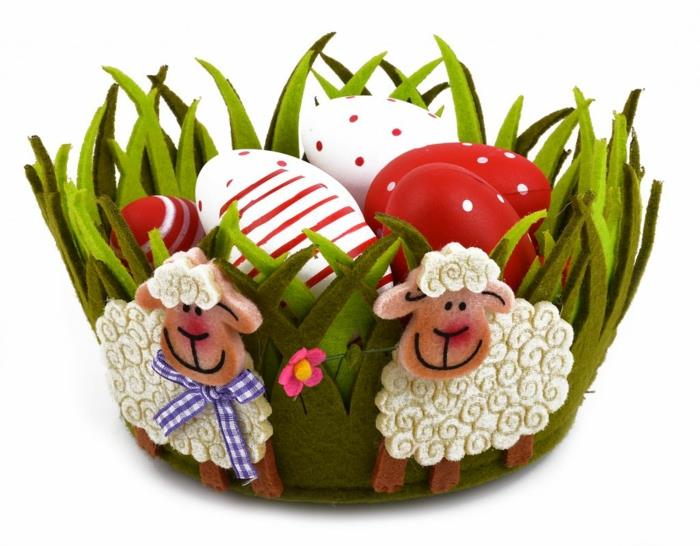 koristelu pääsiäismunia käsitöitä lasten kanssa huopa lampaita väritys kulhoon