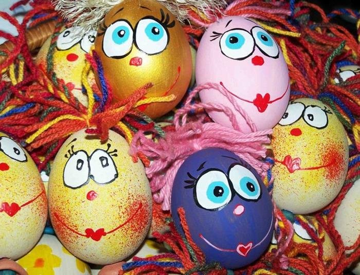 koristella pääsiäismunia näpertelemään lasten kasvojen hiusten kanssa
