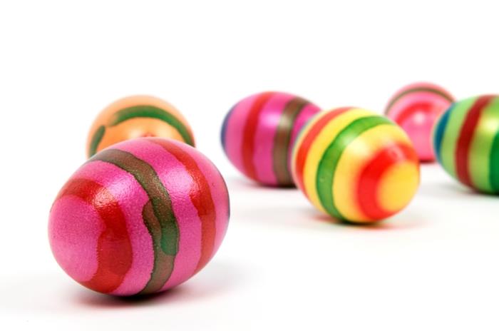 pääsiäismunien väritys munien koristelu raidat
