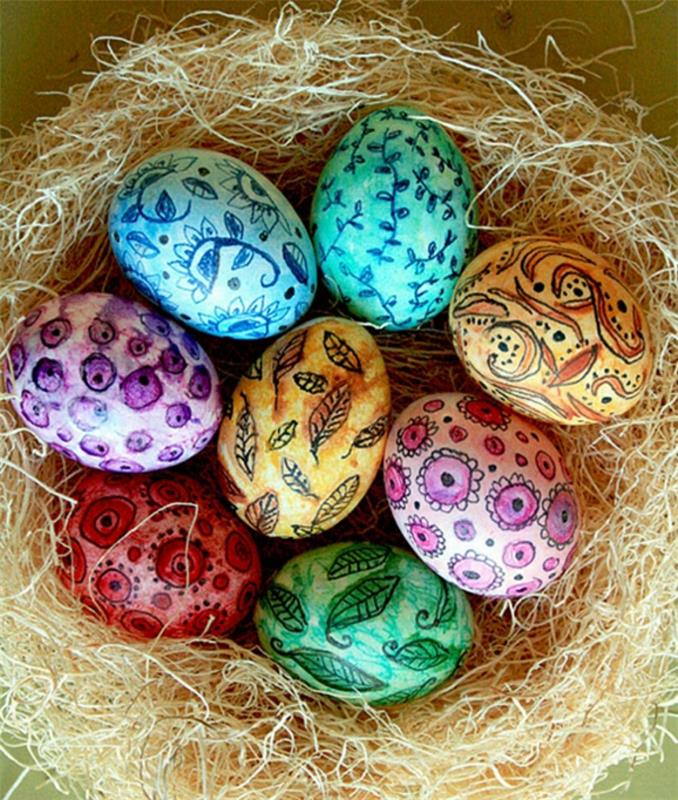 suunnittelet pääsiäismunia maalaamalla hienoja kuvioita ja pääsiäiskoristeita itse