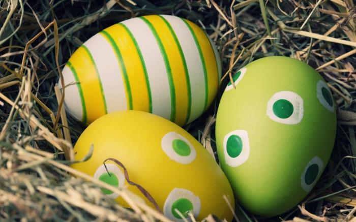 Pääsiäismunat vihreät valkoiset keltaiset munat väriraidat pisteet tekevät oman pääsiäiskoristeesi