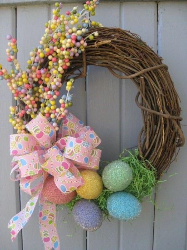 Pääsiäisen seppeleen värjäys värikkäitä munia kangas jousi käsityöideoita