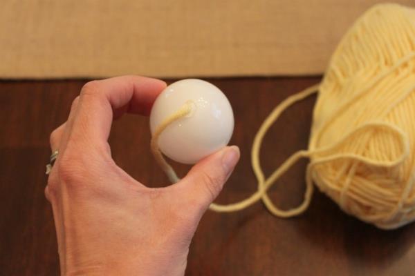 Pääsiäinen seppele tinker lanka muovi munat diy ideoita