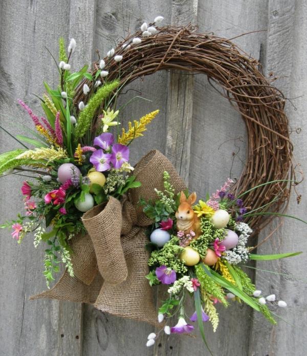 Pääsiäisen seppele, luovia käsityöideoita, kevätkukkia, värikkäitä munia