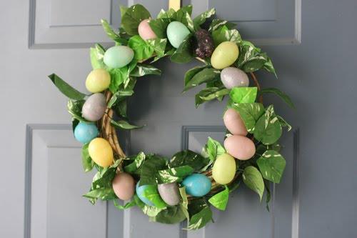 pääsiäinen seppele luonnonmateriaalit idea koristelu pääsiäismunat