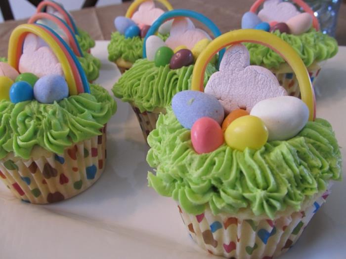 kakku pääsiäinen leipoa värillinen pääsiäismunat pääsiäiskori