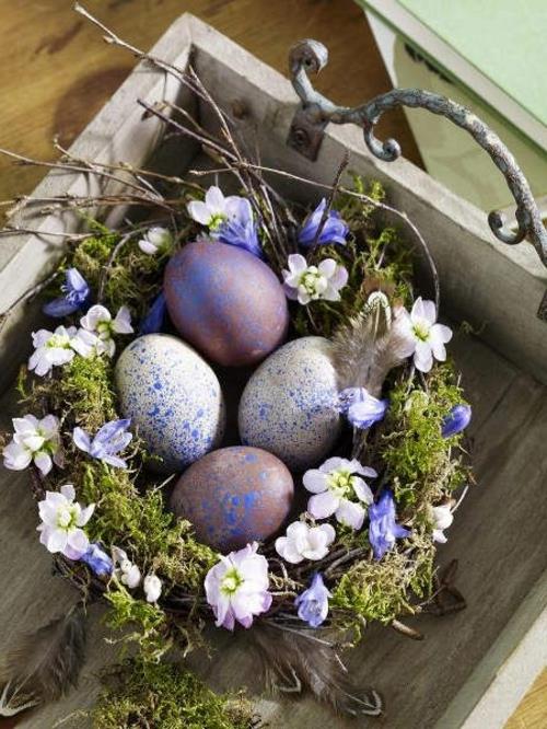 pääsiäinen koristelu tuoreet juhlava pääsiäismunit puput