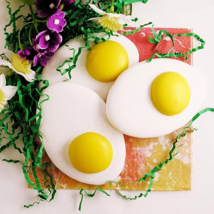 Pääsiäinen evästeet leipoa evästeet koristavat hienoja paistettuja munia