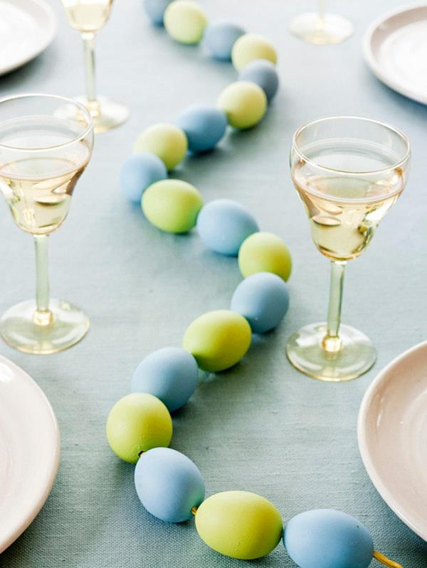 Pääsiäispöydän koristeet näppärät juhlapöydän koristeluideat puhalsi pääsiäismunaketjuun