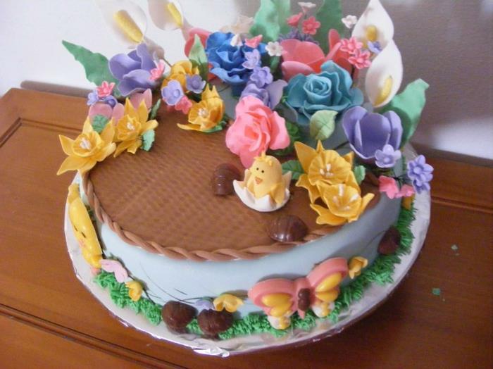 pääsiäiskakut pääsiäinen tipu kukat värillinen kakku sisustus ideoita