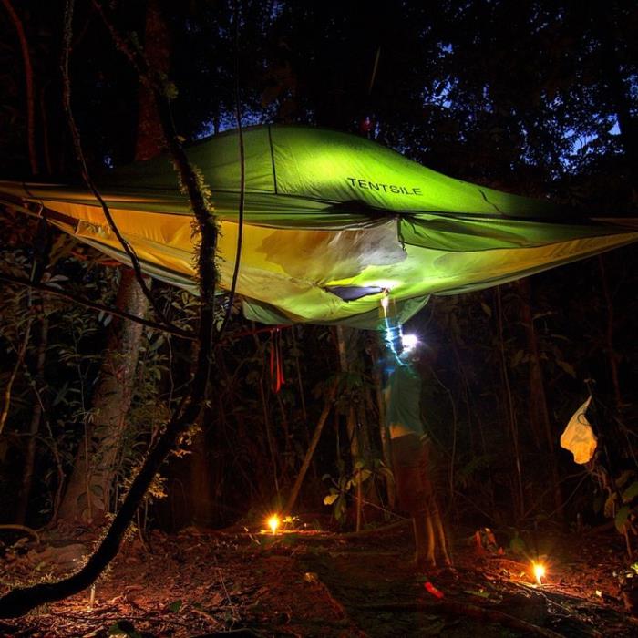 ulkona-teltta-yöllä-tentsile-camping-teltat-kesäloma
