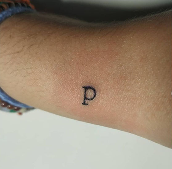 Tatovering med store bogstaver