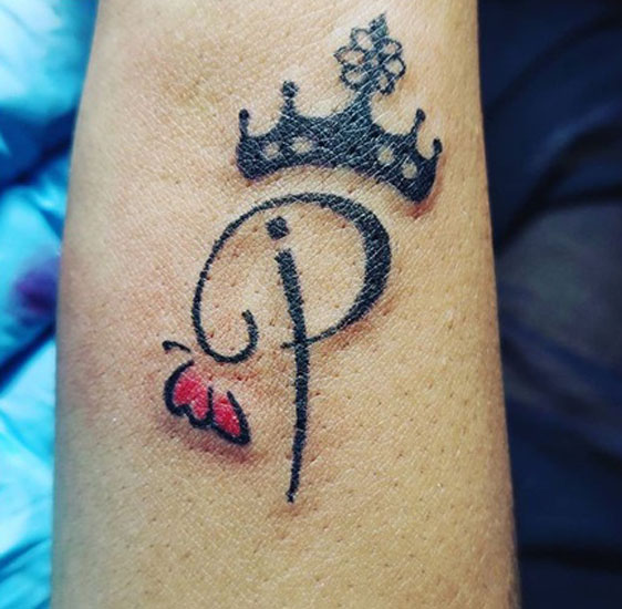 Letter P Tattoo designs med krone