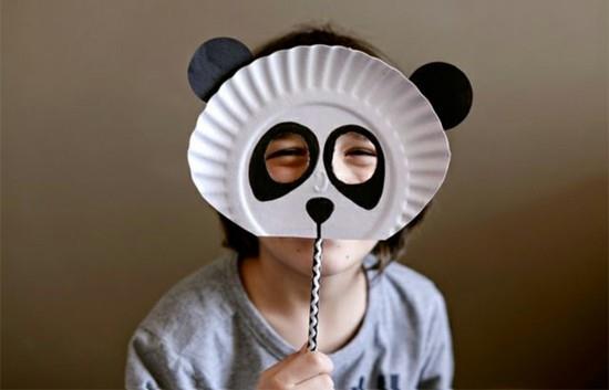 panda -naamio lasten kanssa karnevaaleille