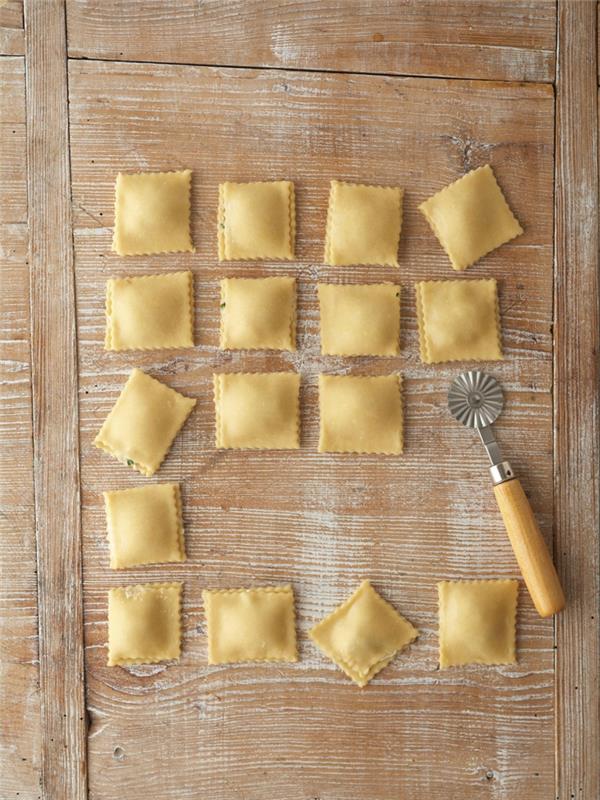 Tee oma pasta gourmet -täytteellä ystäville