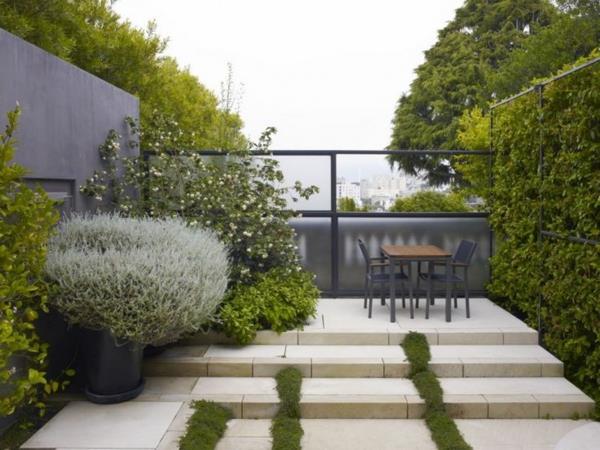 patio maisemointi aita moderni betoni metalli pystysuora puutarha
