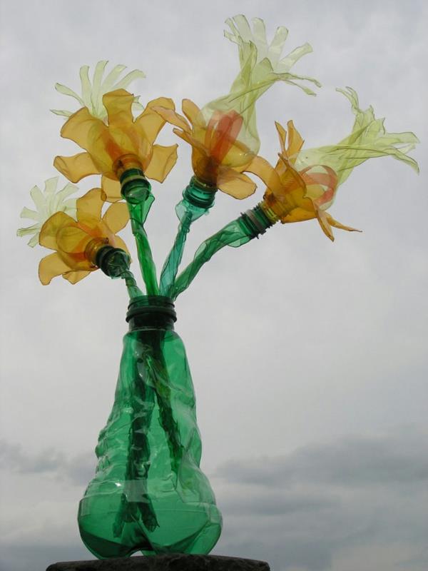 muovipullot taidetta kauniita keltaisia ​​kukkia