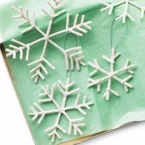 Tee putkenpuhdistusaineista lumihiutaleita