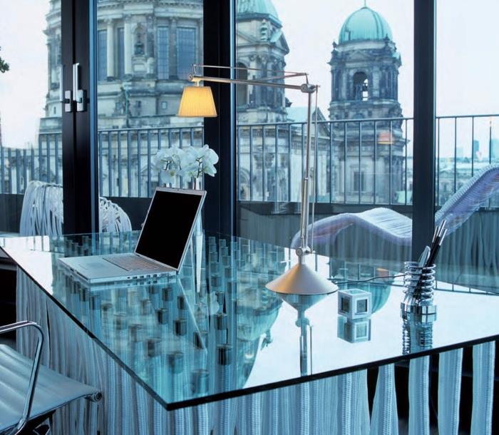 philippe Starck -lamput ja valot Archimoon -pöytävalaisin