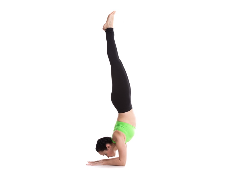 Pincha Mayurasana (påfuglpose med fjer