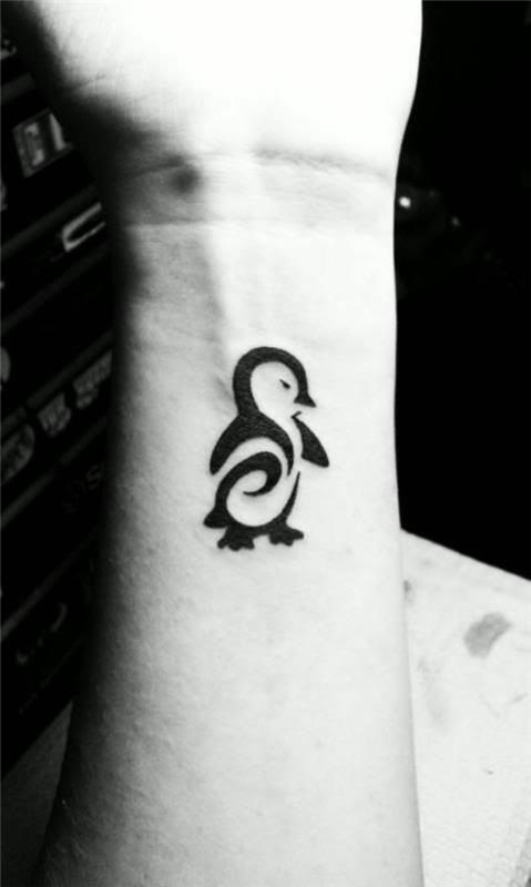 pingviinikuvioita tatuointiranteena