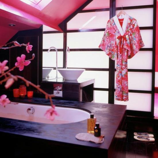 vaaleanpunainen itämainen japanilainen kylpyhuone