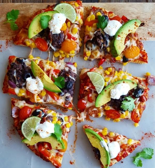 Pizza täytteiden ideoita avokado -maissi oliiveja