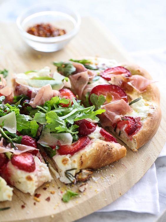 pizza täytteet ideoita mansikat feta kinkku raketti