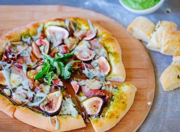 ideoita pizzan täytteisiin viikunajuusto rucola
