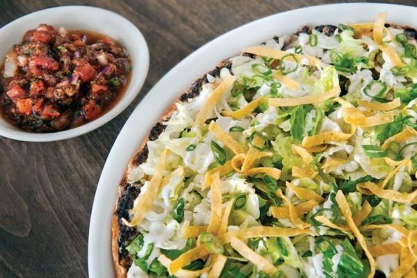 ideoita pizzan täytteisiin kaali -sipulisalaatti