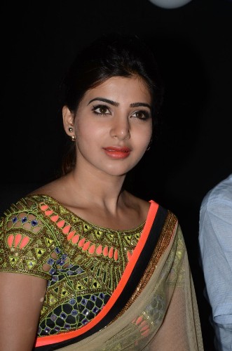 Trendy broderi med almindelig saree