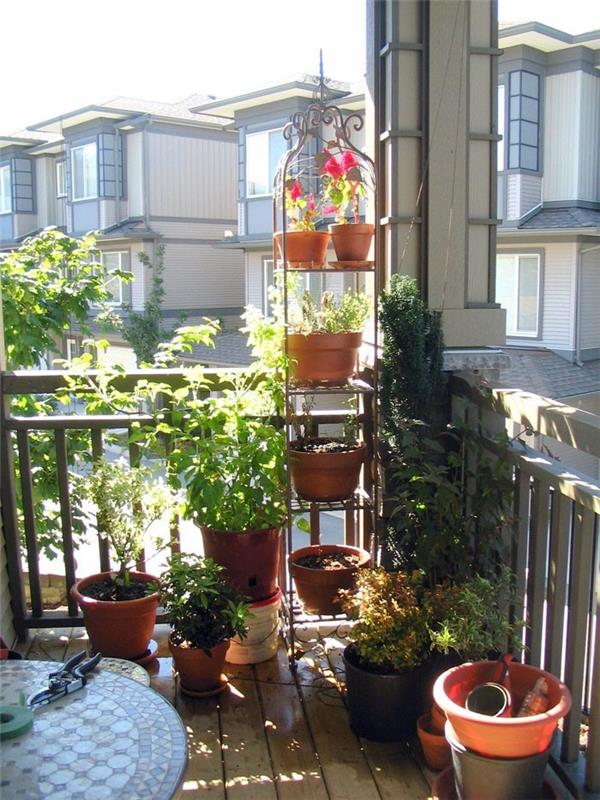 tilaa säästävät huonekalut pienet parvekkeet luovat luovia puutarhaideoita
