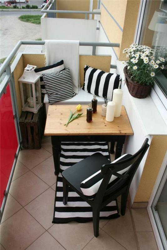 tilaa säästävät huonekalut pieni parveke suunnittelu tilan käyttö mustavalkoisena