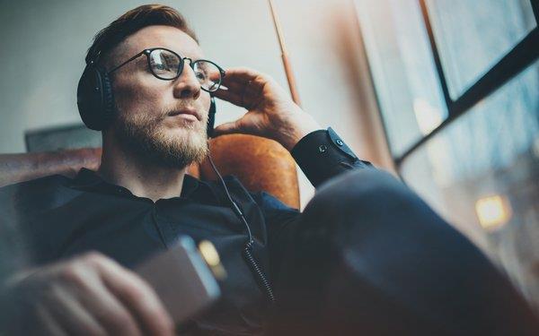Podcastien kuuntelu kotona karkottaa tylsyyden
