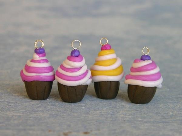 polymeerisavesta valmistetut cupcakes -riipukset tinkivät fimon kanssa
