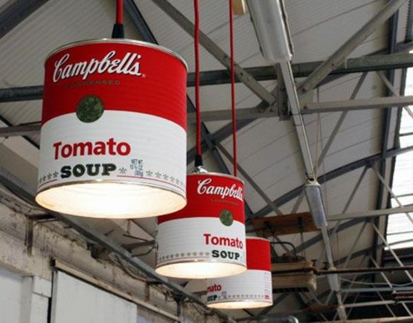 pop -taiteessa on sisustus Campbells tölkit riippuvalaisimet