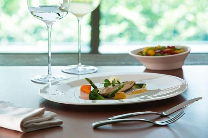 posliiniastiat rak lautaset pöytäkoristeet terveellinen syöminen gemma bernal