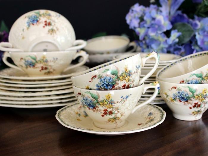 posliini astiasto vintage perintötavarat keräilyesineet kahvipalvelu kahvikupit