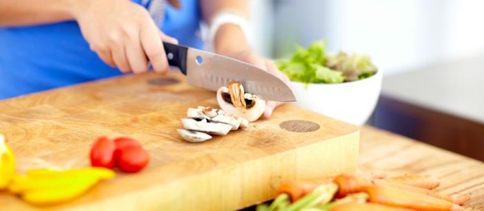 Salaatin keittäminen ja leikkaaminen on paljon helpompaa ammattimainen keittiöveitsisarja testaa hyvät keittiövälineet