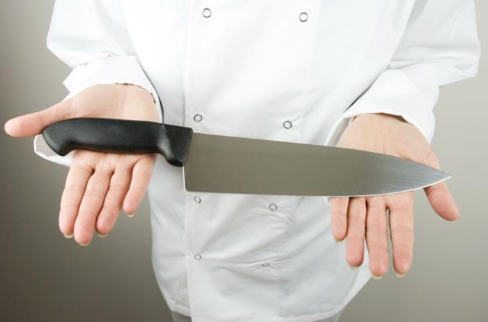 ammatti-kokki-veitsi-testi-hyvä-keittiöveitsi