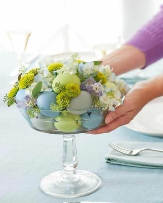 puristiset pääsiäiskoriste -ideat tuoreita kukkia ja munia